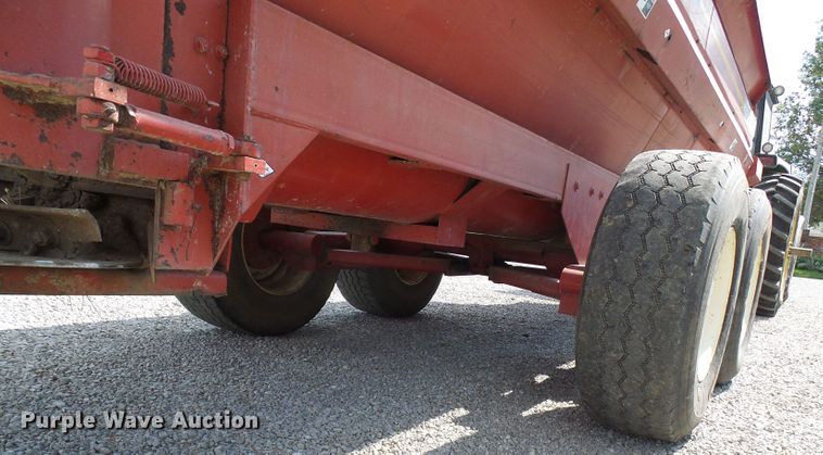 image for item DI0670 Meyer 7200 manure spreader