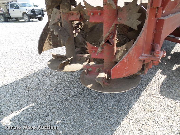 image for item DI0670 Meyer 7200 manure spreader