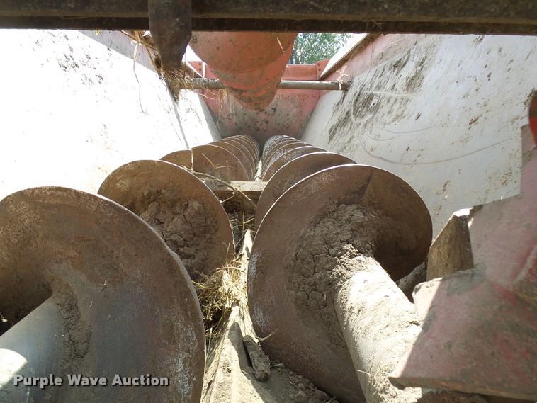 image for item DI0670 Meyer 7200 manure spreader