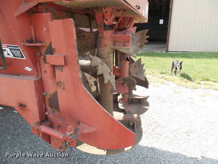 image for item DI0670 Meyer 7200 manure spreader