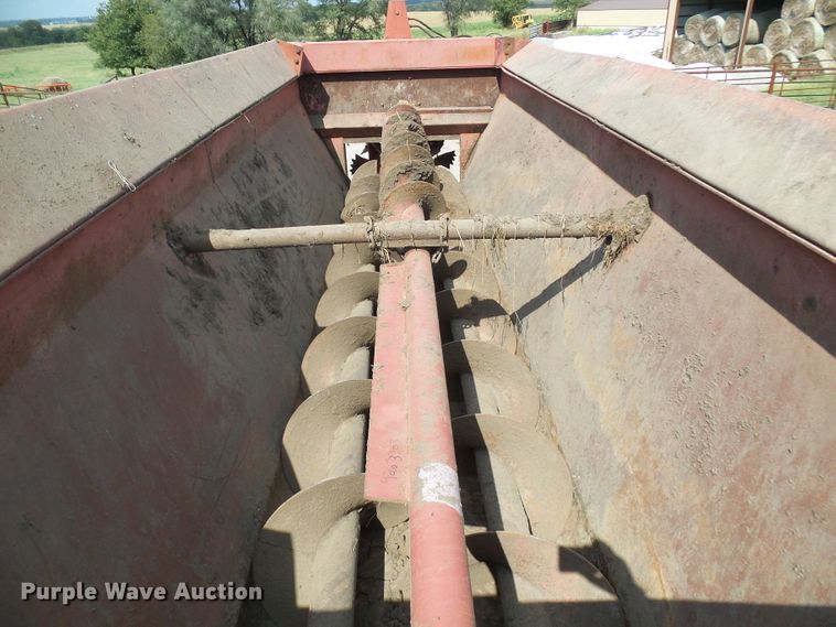 image for item DI0670 Meyer 7200 manure spreader