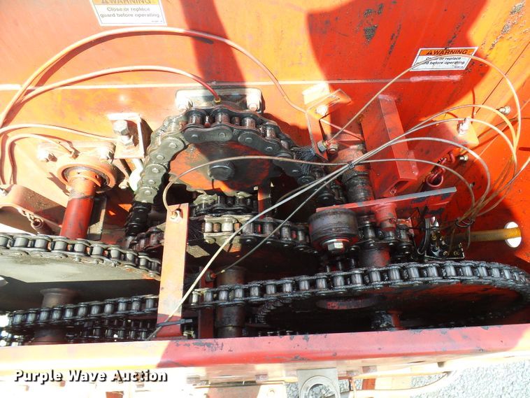 image for item DI0670 Meyer 7200 manure spreader