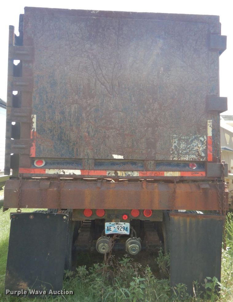 image for item DI2292 1980 Steco end dump trailer