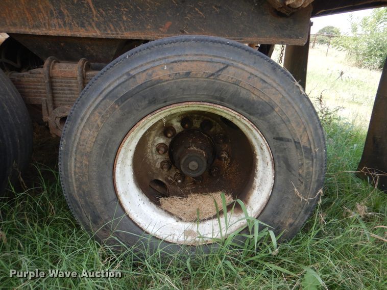 image for item DI2292 1980 Steco end dump trailer