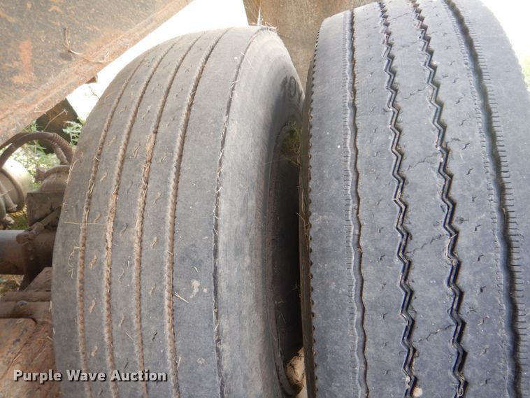 image for item DI2292 1980 Steco end dump trailer