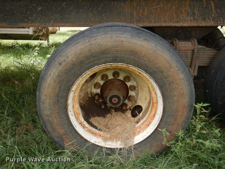 image for item DI2292 1980 Steco end dump trailer