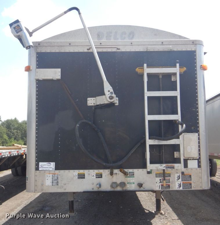 image for item DI2294 2008 Wilson Pace Setter live bottom trailer