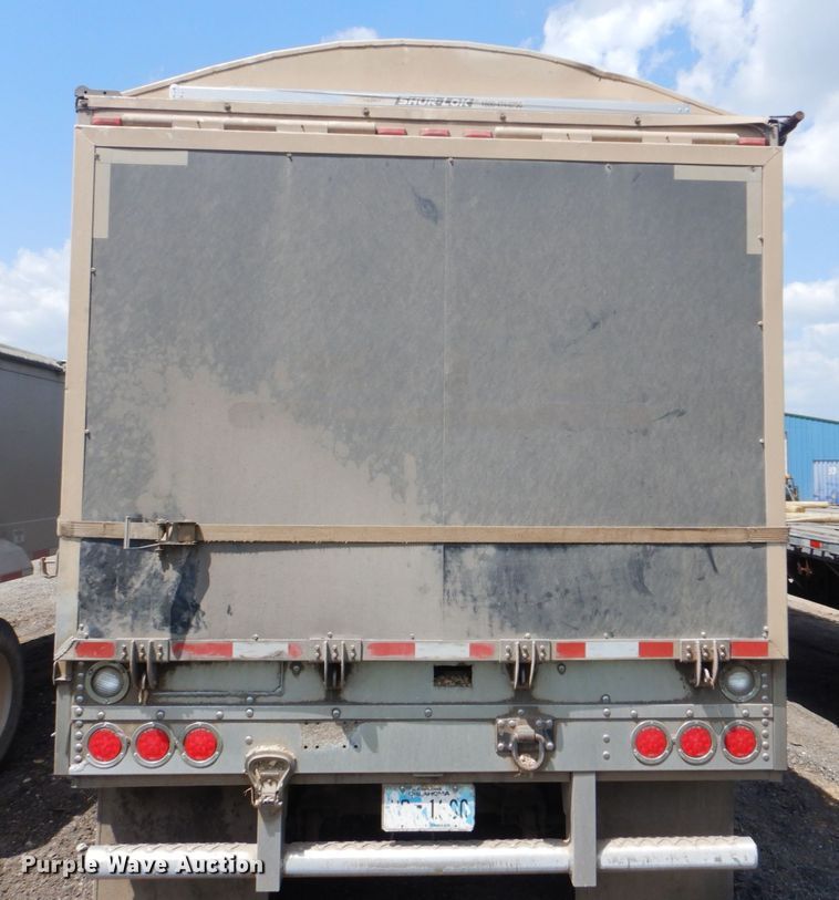 image for item DI2294 2008 Wilson Pace Setter live bottom trailer