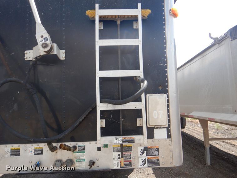 image for item DI2294 2008 Wilson Pace Setter live bottom trailer