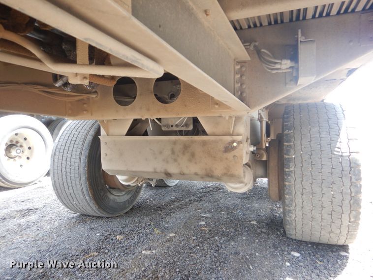 image for item DI2294 2008 Wilson Pace Setter live bottom trailer