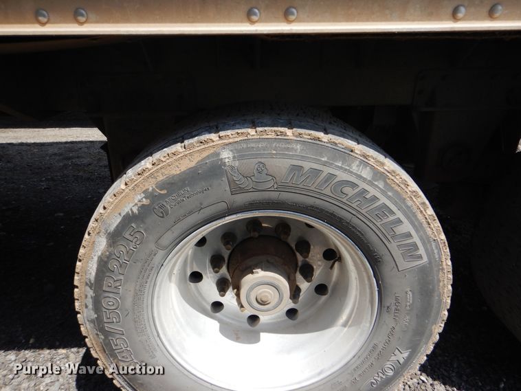 image for item DI2294 2008 Wilson Pace Setter live bottom trailer