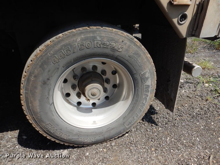 image for item DI2294 2008 Wilson Pace Setter live bottom trailer