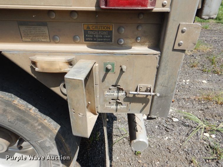 image for item DI2294 2008 Wilson Pace Setter live bottom trailer