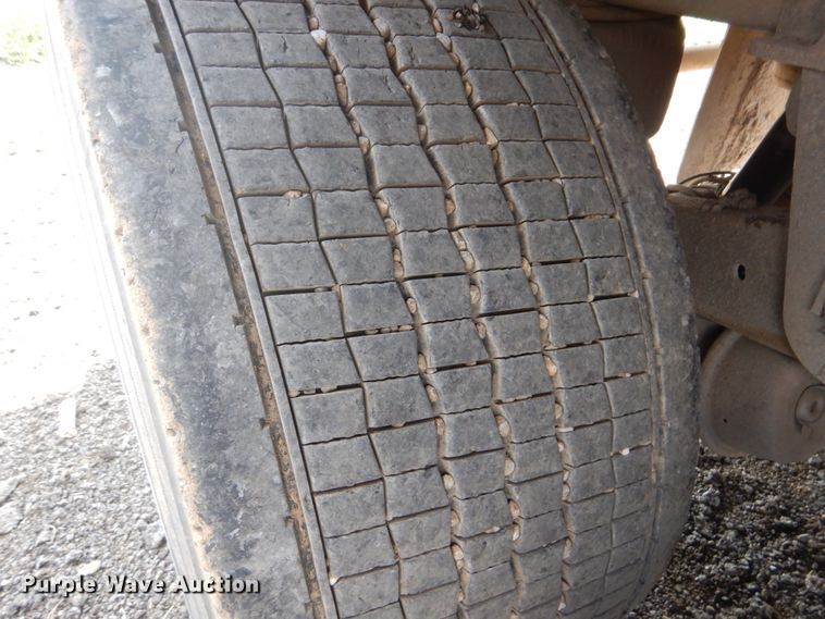 image for item DI2294 2008 Wilson Pace Setter live bottom trailer