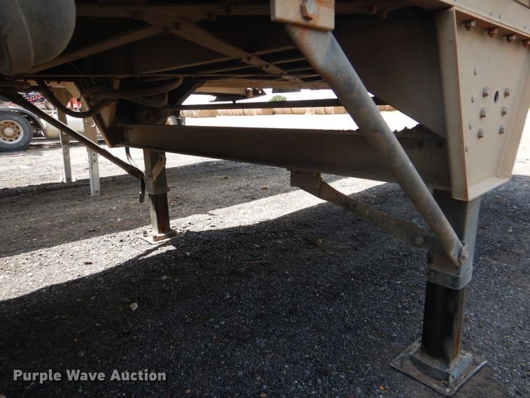 image for item DI2294 2008 Wilson Pace Setter live bottom trailer