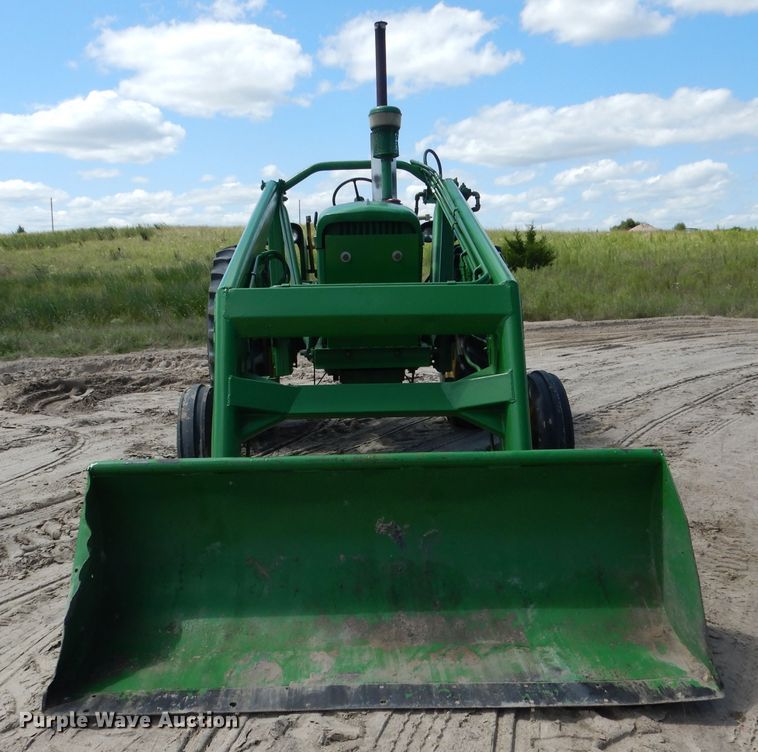 image for item FA9306 John Deere 3020 tractor