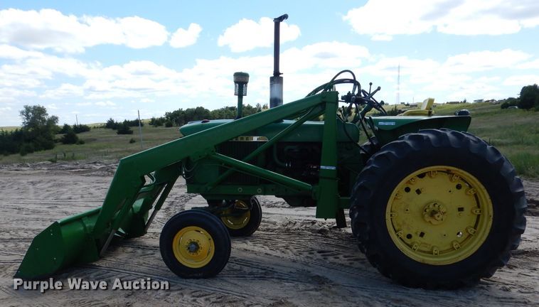 image for item FA9306 John Deere 3020 tractor