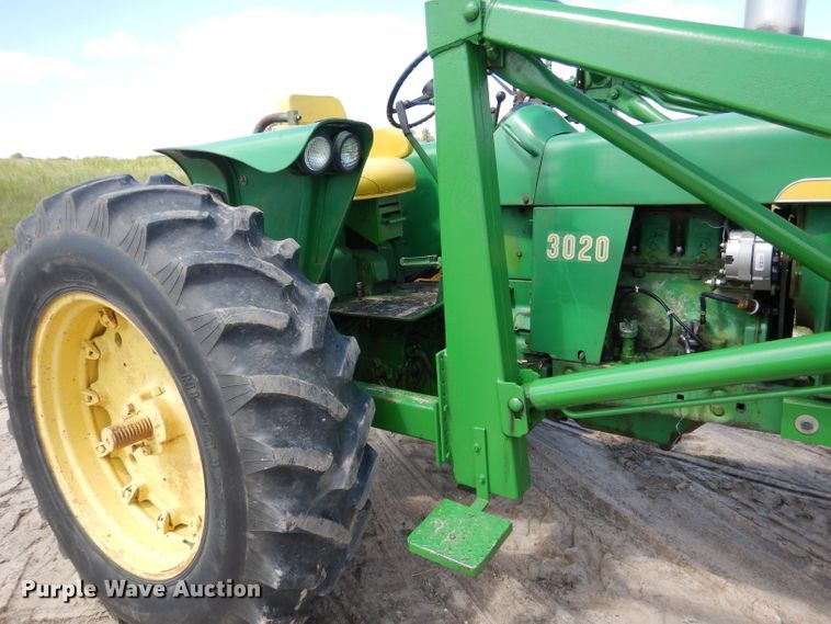 image for item FA9306 John Deere 3020 tractor