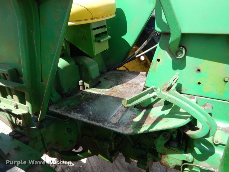 image for item FA9306 John Deere 3020 tractor