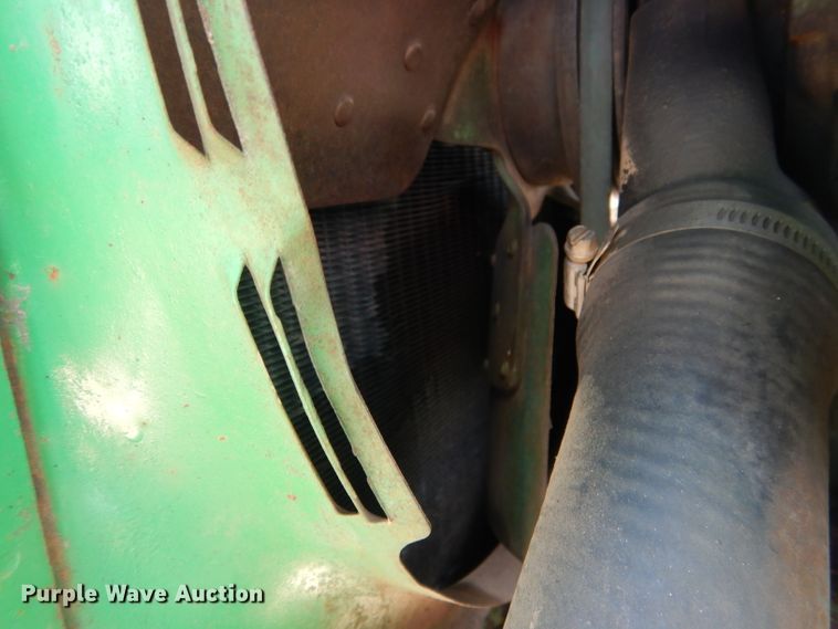 image for item FA9306 John Deere 3020 tractor