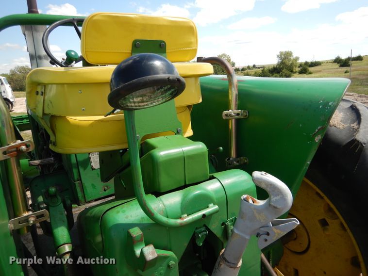 image for item FA9306 John Deere 3020 tractor