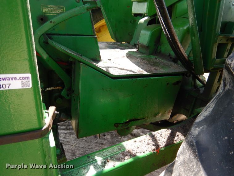 image for item FA9306 John Deere 3020 tractor