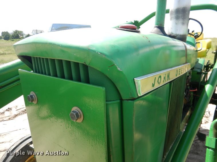 image for item FA9306 John Deere 3020 tractor