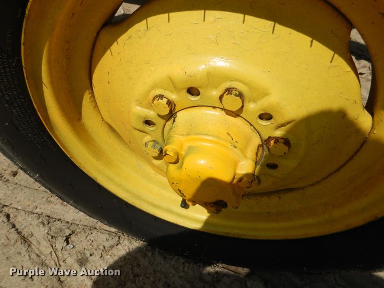 image for item FA9306 John Deere 3020 tractor