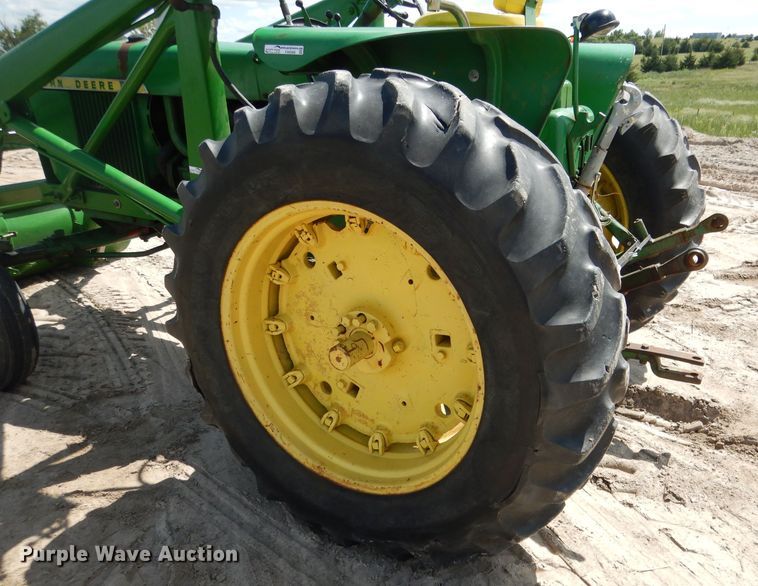 image for item FA9306 John Deere 3020 tractor