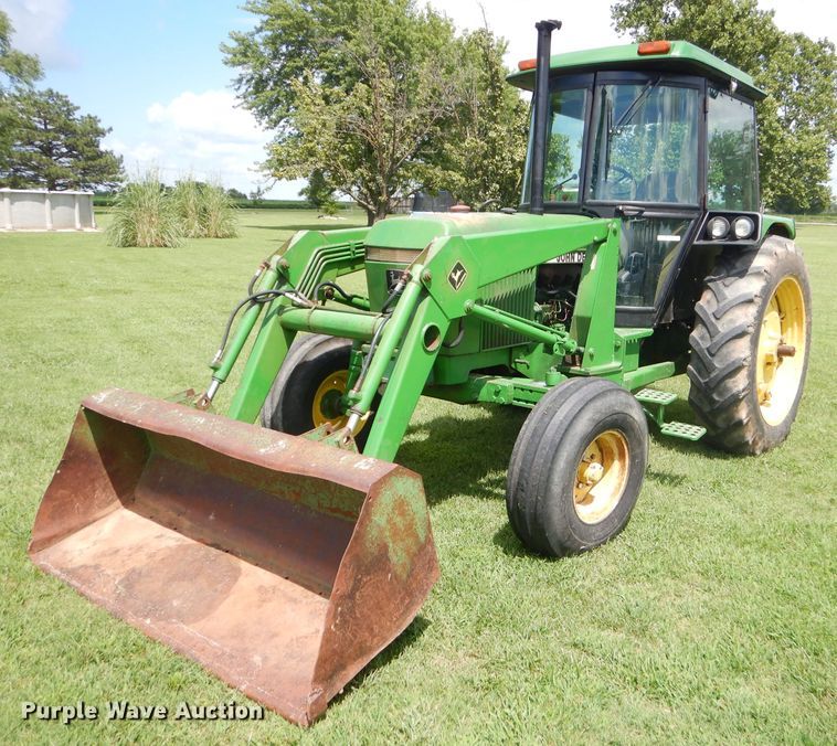 image for item FC9836 1983 John Deere 2550 tractor