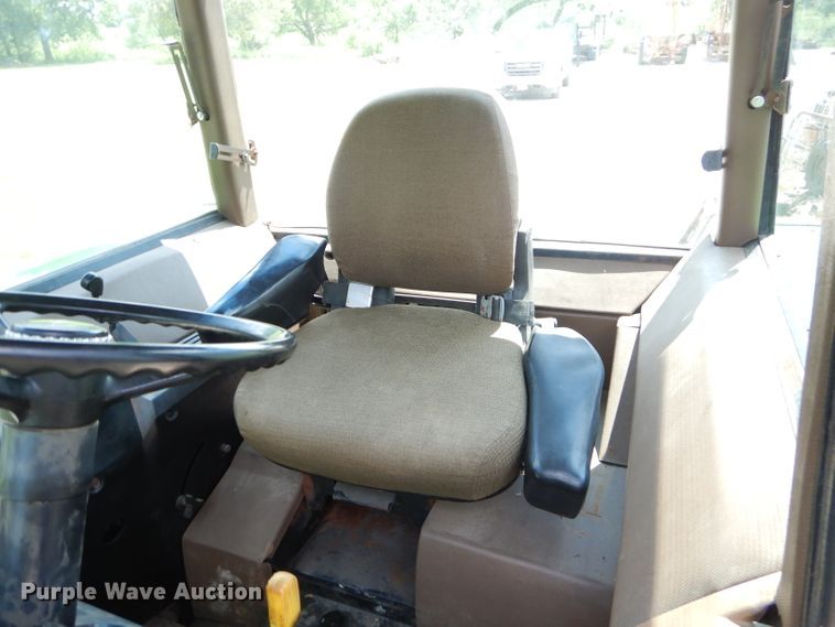 image for item FC9836 1983 John Deere 2550 tractor