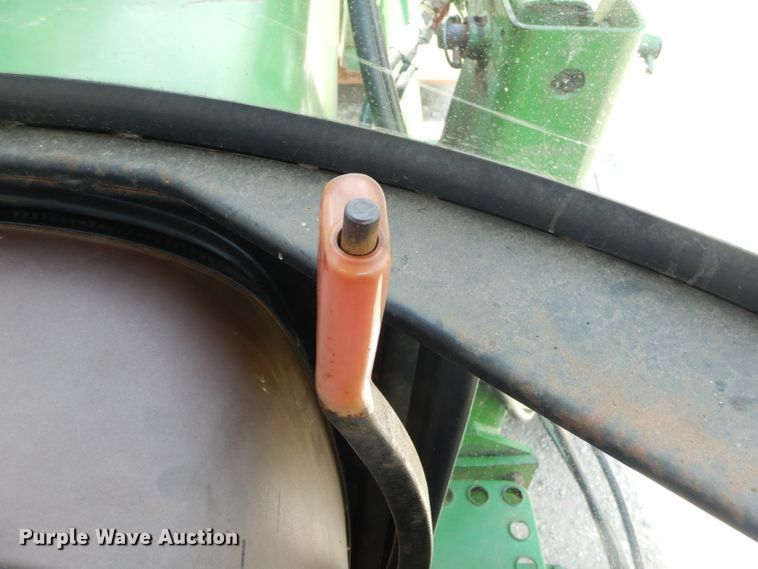 image for item FC9836 1983 John Deere 2550 tractor