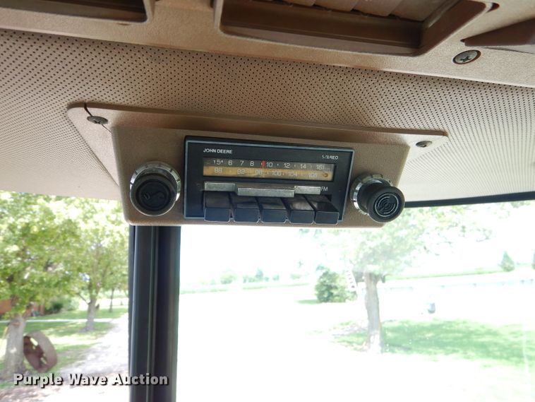 image for item FC9836 1983 John Deere 2550 tractor