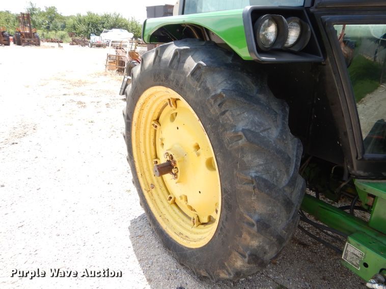 image for item FC9836 1983 John Deere 2550 tractor