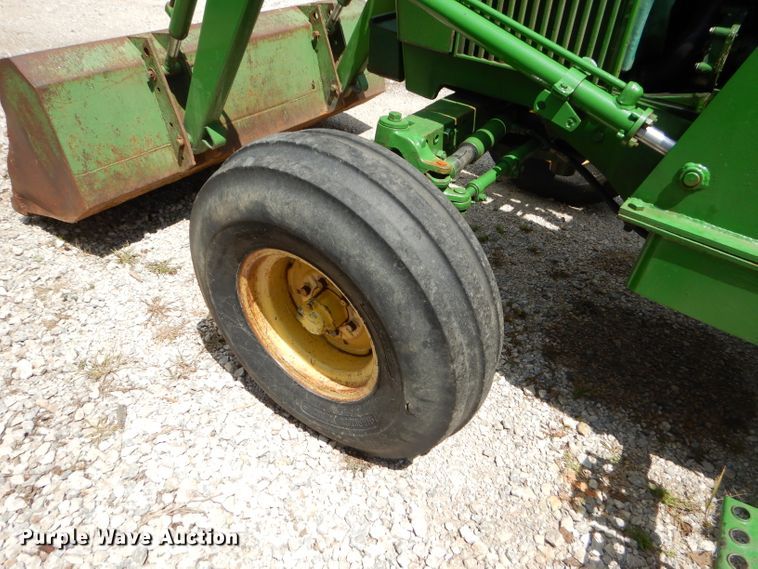 image for item FC9836 1983 John Deere 2550 tractor