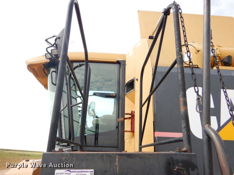 image for item FG9788 2001 Caterpillar Lexion 470 combine