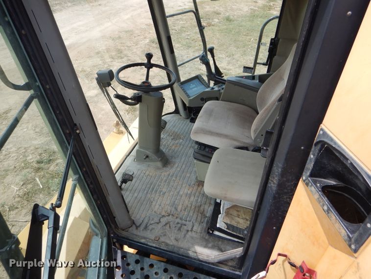 image for item FG9788 2001 Caterpillar Lexion 470 combine
