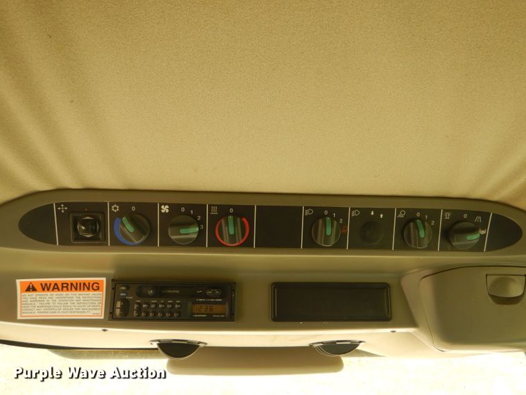 image for item FG9788 2001 Caterpillar Lexion 470 combine