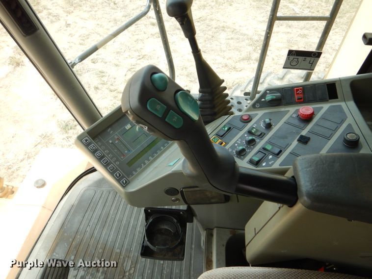 image for item FG9788 2001 Caterpillar Lexion 470 combine