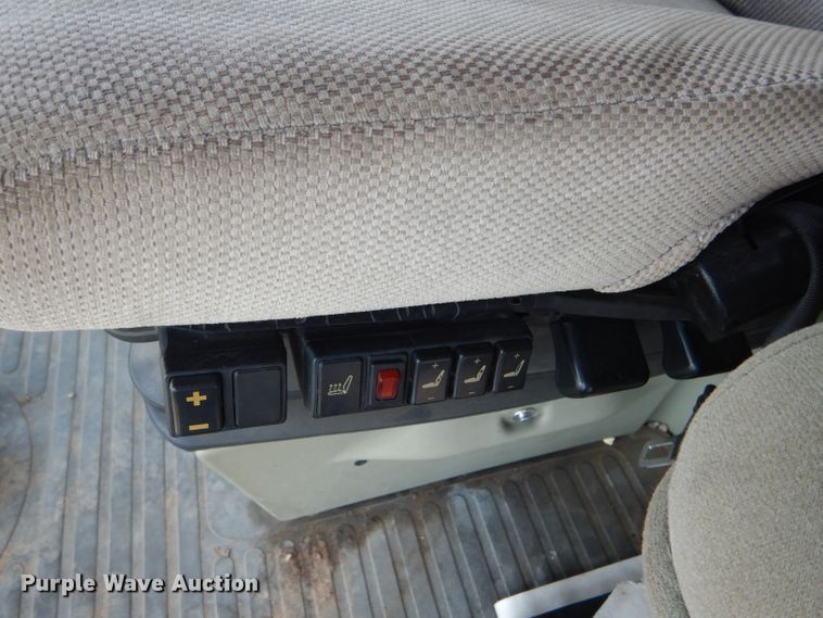 image for item FG9788 2001 Caterpillar Lexion 470 combine