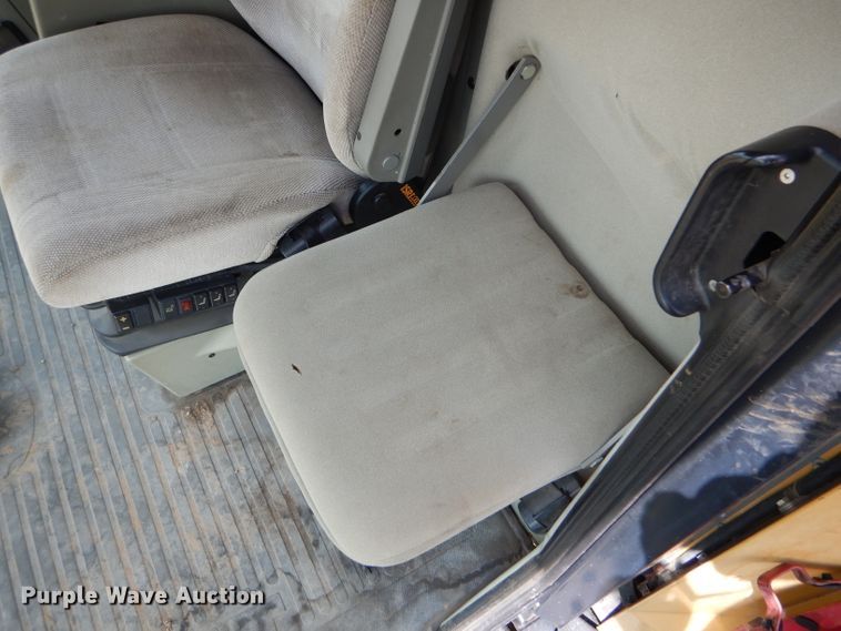 image for item FG9788 2001 Caterpillar Lexion 470 combine