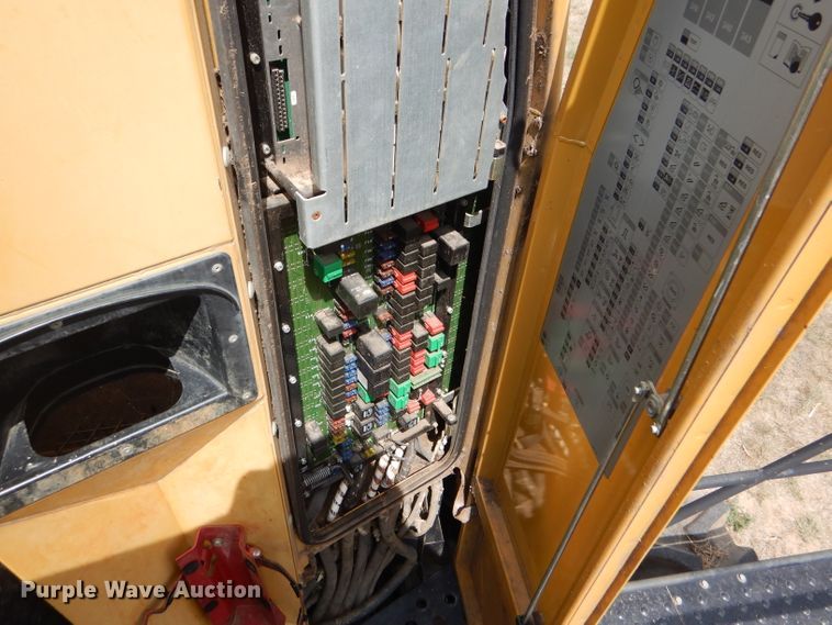 image for item FG9788 2001 Caterpillar Lexion 470 combine