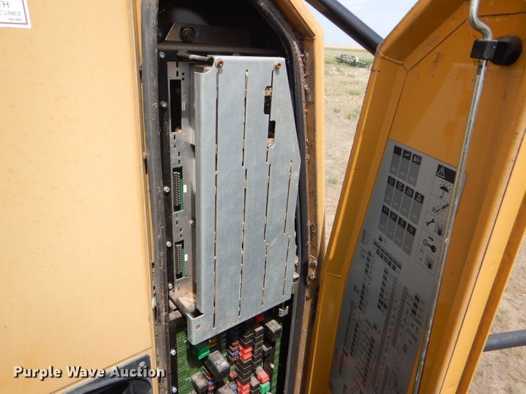 image for item FG9788 2001 Caterpillar Lexion 470 combine