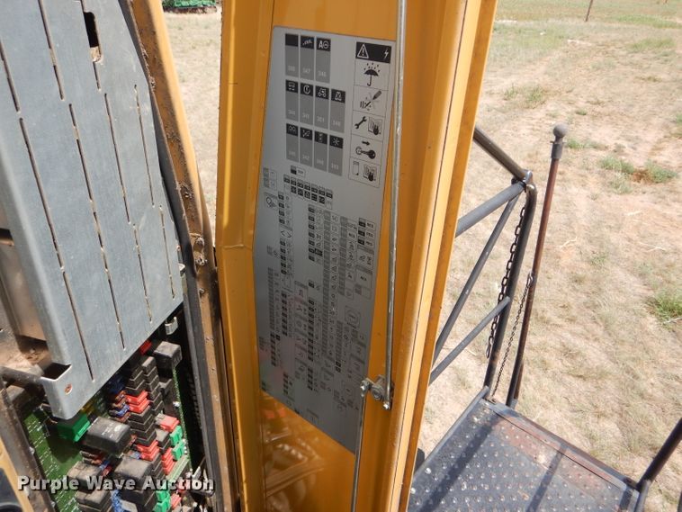 image for item FG9788 2001 Caterpillar Lexion 470 combine