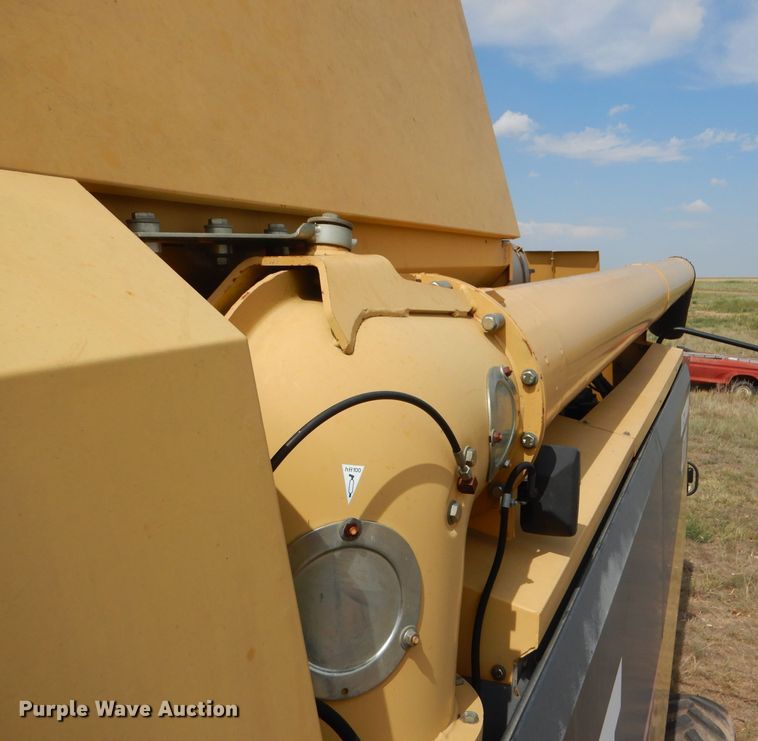 image for item FG9788 2001 Caterpillar Lexion 470 combine