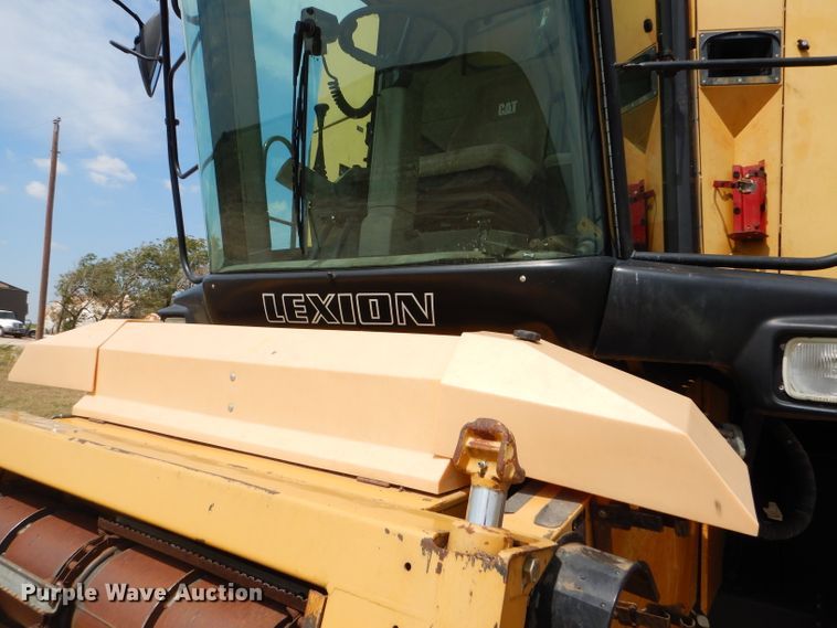 image for item FG9788 2001 Caterpillar Lexion 470 combine
