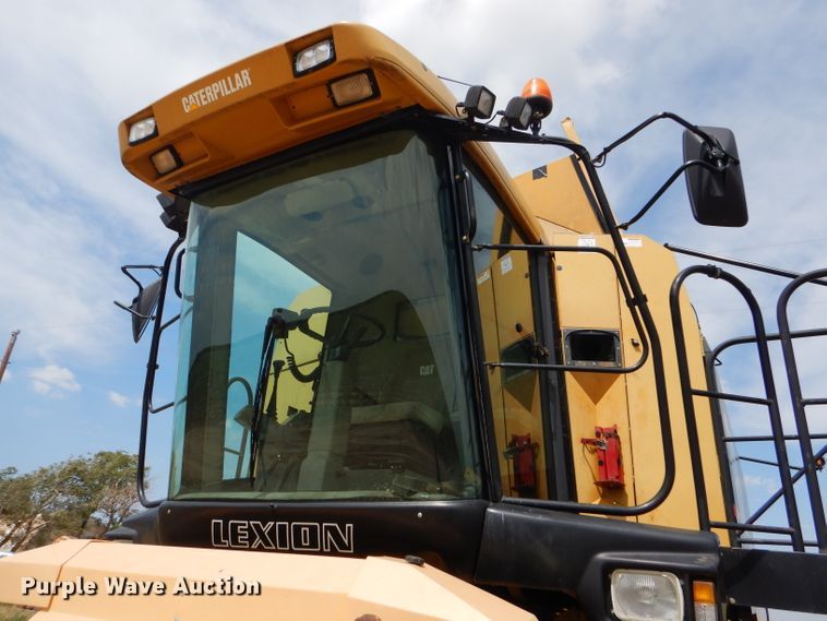 image for item FG9788 2001 Caterpillar Lexion 470 combine