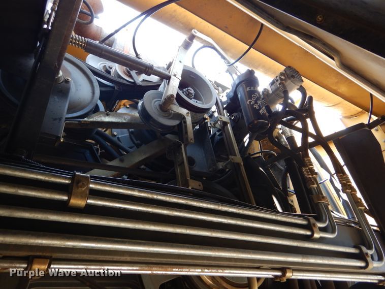 image for item FG9788 2001 Caterpillar Lexion 470 combine