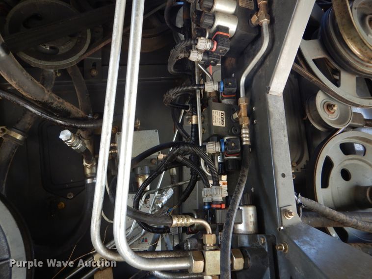 image for item FG9788 2001 Caterpillar Lexion 470 combine