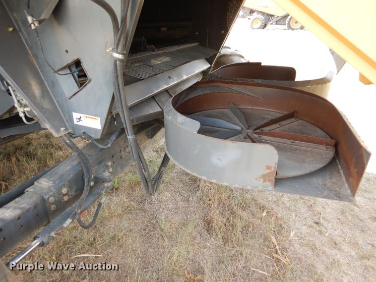 image for item FG9788 2001 Caterpillar Lexion 470 combine